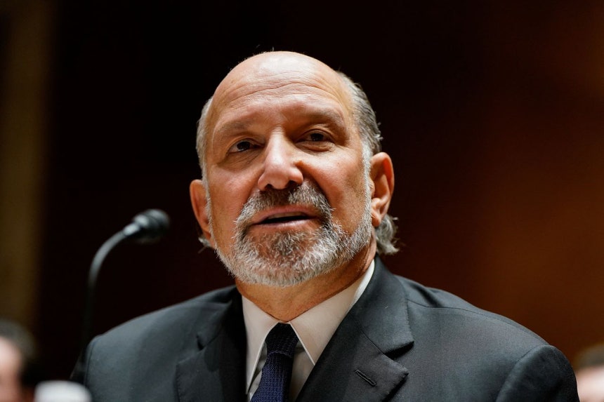 ハワード・ラトニック米商務長官が10日（現地時間）、米上院で開かれた公聴会でエプスタイン関連疑惑について直接言及している。ラトニック長官は世界に向けた無差別関税政策を主導した人物で、エプスタイン関連疑惑により辞任圧力に直面している。［ロイター＝聯合ニュース］