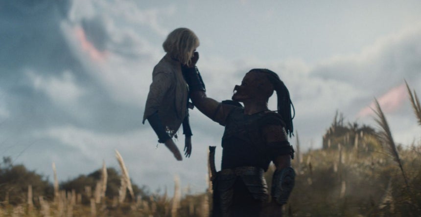   ディズニー映画『プレデター：バッドランド』の一場面［写真 ディズニー提供スチールカット］