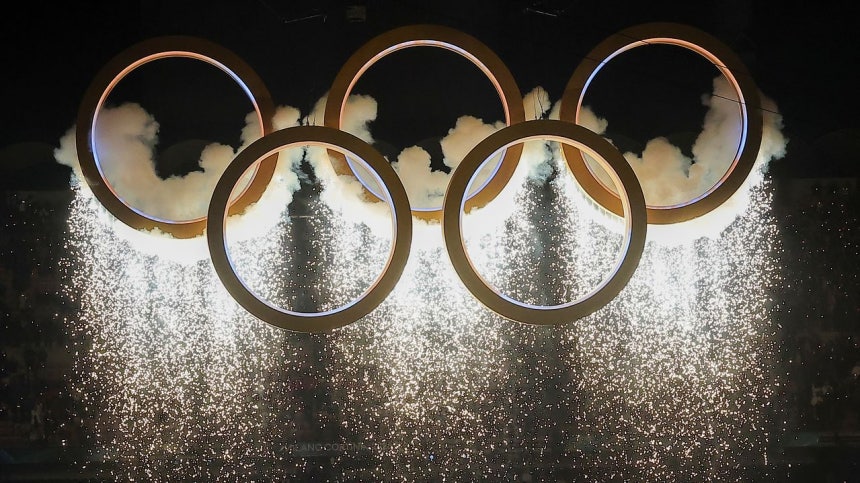 6日午後（現地時間）、伊ミラノのサンシーロ五輪スタジアムで開催された2026ミラノ・コルティナ冬季五輪の開会式で伊アルペンスキーのレジェンド、デボラ・コンパニョーニ、アルベルト・トンバが聖火を点火した。［ニュース1］