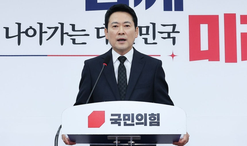 20日午前、国民の力の張東赫（チャン・ドンヒョク）代表が国会で記者会見を開き、尹錫悦（ユン・ソクヨル）前大統領の1審判決に関する立場を発表している。イム・ヒョンドン記者