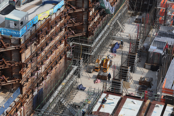 ソウル城北区（ソンブクク）のあるマンション建設現場。［写真　聯合ニュース］