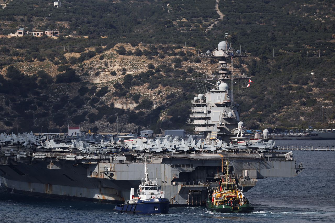  23日、地中海のクレタ島近くの海上に停泊する米海軍の空母「ジェラルド・R・フォード」。［写真 ロイター＝聯合ニュース］
