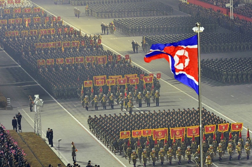 北朝鮮が25日、第9回労働党大会の閉幕を記念する閲兵式を平壌（ピョンヤン）金日成（キム・イルソン）広場で開催した。 ［平壌労働新聞＝ニュース1］