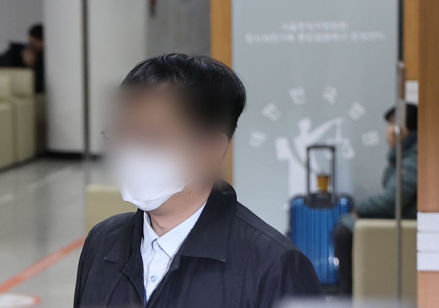 北朝鮮に無人機を飛ばして南北の緊張を高めた容疑を受ける30代の大学院生オ氏が26日、拘束前被疑者尋問（令状実質審査）を受けるためソウル中央地裁に入っている。 ［聯合ニュース］