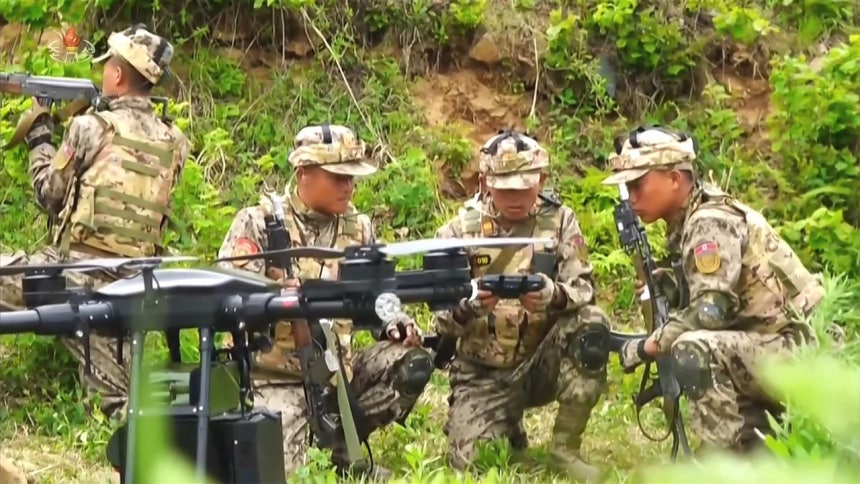 北朝鮮軍特殊作戦区分隊員がドローンを活用した戦術訓練を実施している。［聯合ニュース］