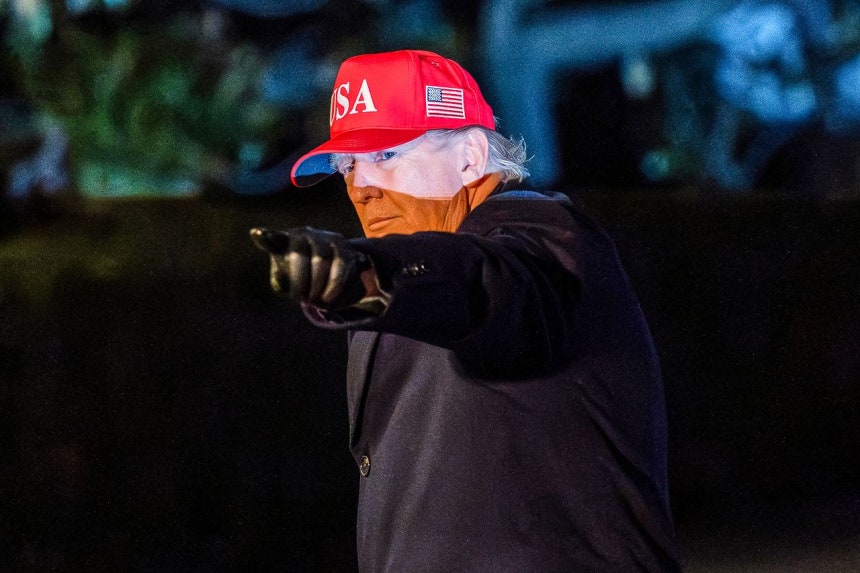 1日（現地時間）、ホワイトハウスに大統領専用ヘリコプター「マリンワン」で到着したトランプ大統領 ［AP＝聯合ニュース］