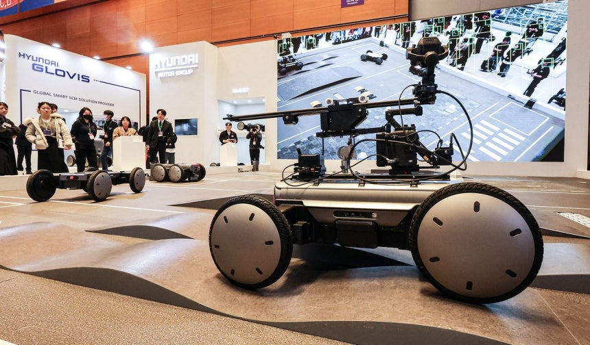  現代自動車ロボティクスラボのモバイルロボットプラットフォーム「モベッド」は4つの車輪で険しい場所でも揺らぐことなく速く走れる。キム・ギョンロク記者