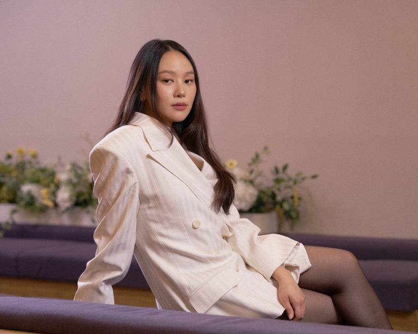 韓国演劇女優である孫淑（ソン・スク）氏の孫娘として知られているハ・イェリン。彼女はいま、自分だけのフィルモグラフィーを築こうとしている。［写真 Netflix］