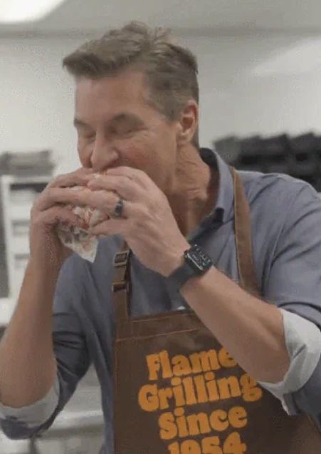   マクドナルドCEOの試食動画をパロディしたバーガーキング。［写真 TikTok キャプチャー］