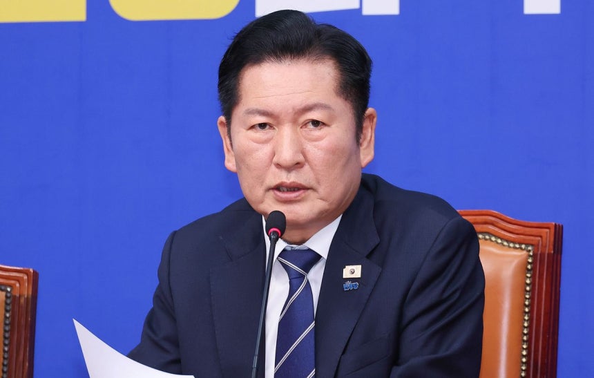 韓国与党「共に民主党」の鄭清来（チョン・チョンレ）代表が9日、国会で開かれた最高委員会で発言している。イム・ヒョンドン記者 