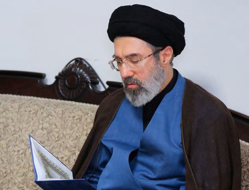 イランの新しい指導者、モジタバ・ハメネイ師。ロイター＝聯合ニュース