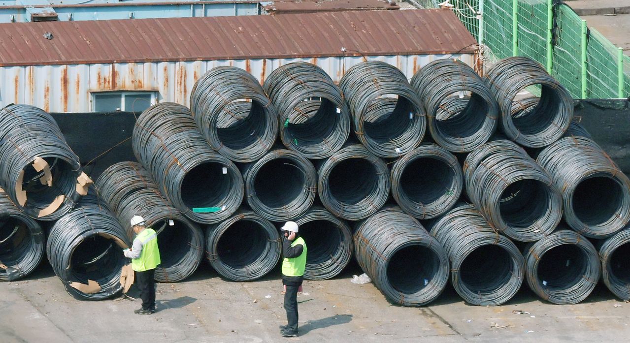 ドナルド・トランプ米国政権が、韓国、日本、中国、欧州連合（EU）など16の主要経済圏を対象に「通商法301条」を根拠とした不公正貿易慣行の調査を開始した。写真は12日、京畿平沢市（キョンギ・ピョンテクシ）浦升邑（ポスンウプ）の平沢港の様子。［ニュース1］