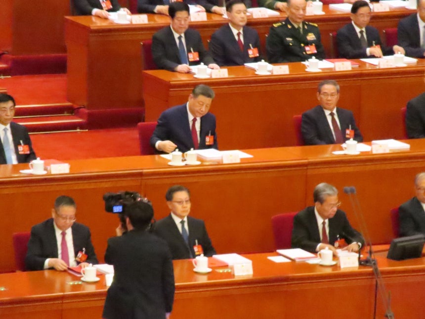 12日、中国の習近平国家主席が第15次5カ年（2026～2030年）計画要綱の投票で一票を投じている。シン・ギョンジン特派員    