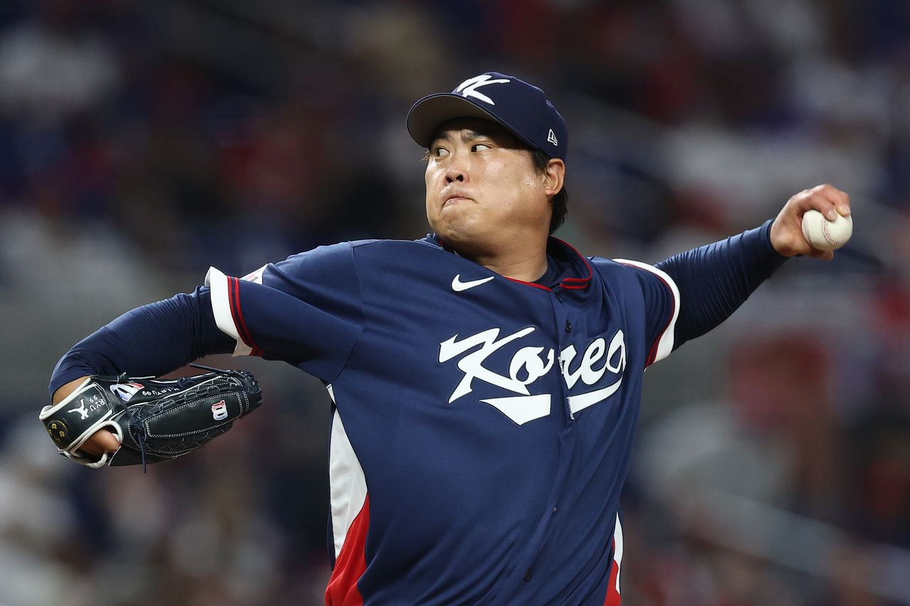 ドミニカ戦に先発登板して力投する柳賢振（リュ・ヒョンジン） ［聯合ニュース］