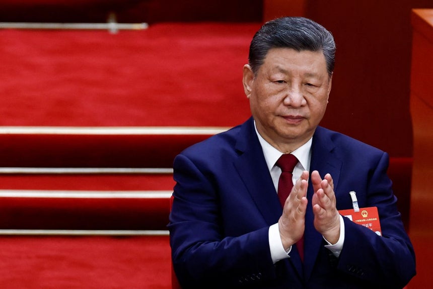 12日、北京の人民大会堂で中国の習近平国家主席が全国人民代表大会閉会式に参加している。［写真 ロイター＝聯合ニュース］