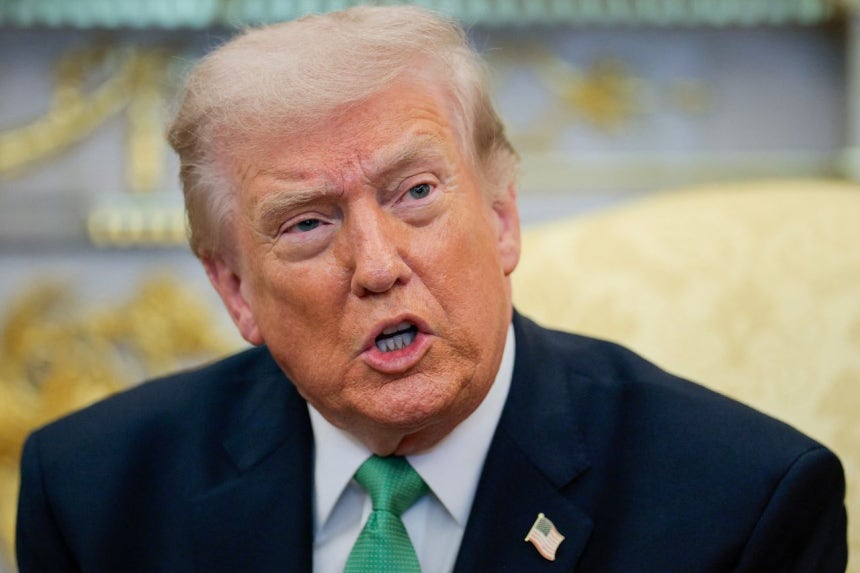 米国のドナルド・トランプ米国大統領が17日（現地時間）、ワシントンD．C．のホワイトハウスでアイルランドのミホール・マーティン首相と会談中に発言している。ロイター＝聯合ニュース