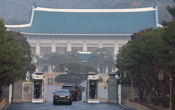 青瓦台（チョンワデ、韓国大統領府） ［青瓦台写真記者団］