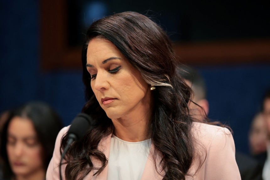 19日（現地時間）、米国ワシントンD．C．の連邦議会議事堂で開かれた下院情報委員会公聴会に出席したトゥルシー・ギャバード米国家情報長官（DNI）。ロイター＝聯合ニュース