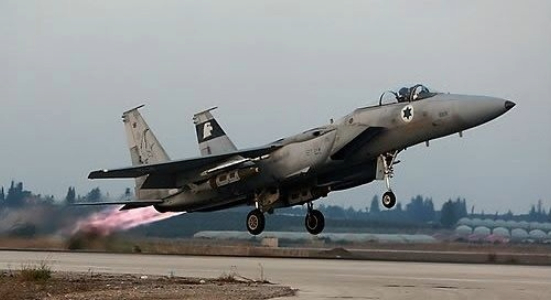 テルロフ空軍基地から離陸するイスラエル戦闘機の資料写真 ［EPA＝聯合ニュース］