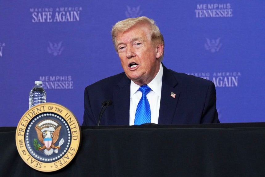 ドナルド・トランプ米国大統領が23日（現地時間）、テネシー州メンフィスで開かれた「メンフィス安全タスクフォース円卓会議」行事で演説している。AP＝聯合ニュース
