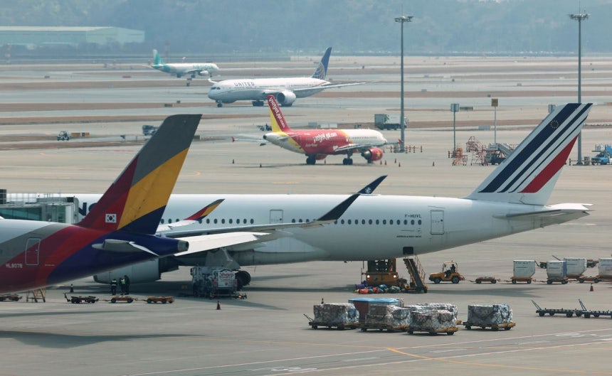 中東情勢悪化を受け主要航空会社が4月発券分の航空券にかかる燃油サーチャージを最大3倍以上上げる方針だ。写真は22日の仁川国際空港。［写真 ニュース1］