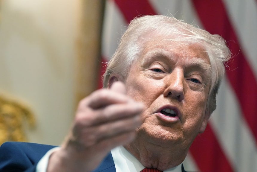 ドナルド・トランプ米大統領が26日（現地時間）、ワシントンDCのホワイトハウスで開かれた閣議で発言している。［AP＝聯合ニュース］