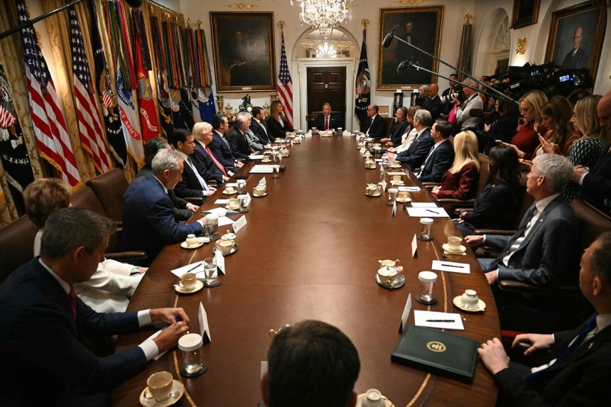 26日（現地時間）、米ワシントンDCのホワイトハウスでドナルド・トランプ大統領の主宰により閣議が行われている。［AFP＝聯合ニュース］