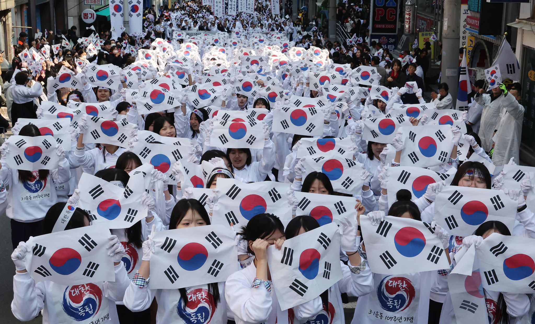 11日、釜山（プサン）で開催された「第107周年三一独立万歳運動再現行事」