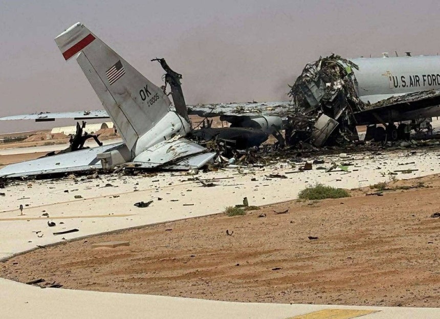 3月28日、サウジアラビアのプリンス・スルタン空軍基地で、イランのミサイル攻撃により米国空軍のE－3セントリー早期警戒管制機（AWACS）が破壊された様子。ロイター＝聯合ニュース