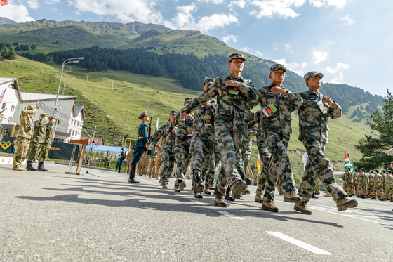 中国人民解放軍 ［写真 シャッターストック］