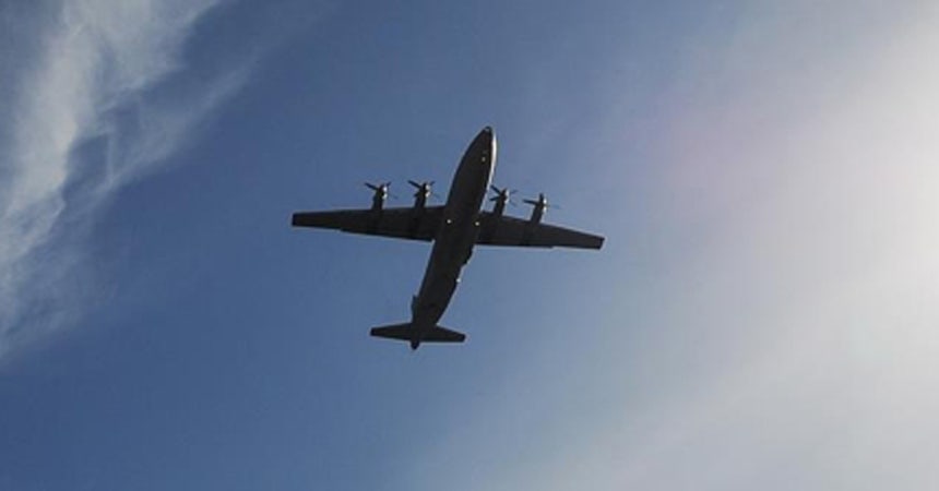 ロシアの輸送機「アントノフ26」。タス＝聯合ニュース