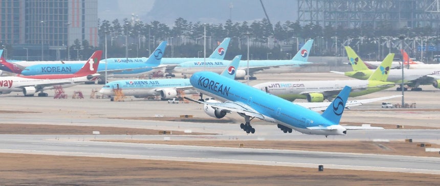 中東戦争による外部環境の悪化を受け、韓国最大の航空会社である大韓航空と、格安航空会社（LCC）のジンエアー、エアプサン、エアソウルなどが非常経営体制に入った。［聯合ニュース］