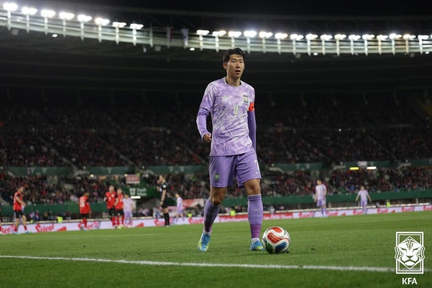 31日（現地時間）、オーストリア・ウィーンで行われた韓国代表－オーストリア代表の評価試合で孫興慜（ソン・フンミン）がコーナーキックを準備している。 ［写真 大韓サッカー協会］