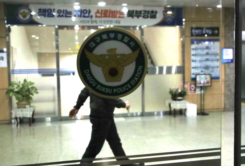    31日午後、大邱（テグ）北部分署で警察関係者が行き来している。聯合ニュース