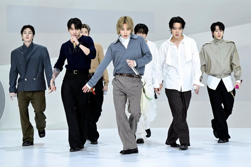 先月26・27日の2日間、米国NBCのトーク番組『ザ・トゥナイト・ショー・スターリング・ジミー・ファロン』に出演したグループBTS（防弾少年団）。5枚目のフルアルバム『ARIRANG』発売後、初の公式トークショーだった。［写真 NBC］