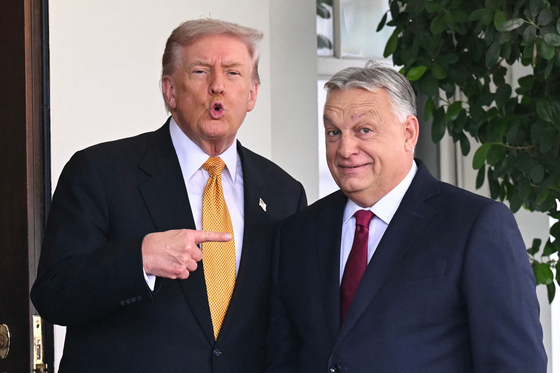 昨年11月（現地時間）、米ホワイトハウスを訪問したハンガリーのオルバン首相（右）とトランプ米大統領 ［AFP＝聯合ニュース］