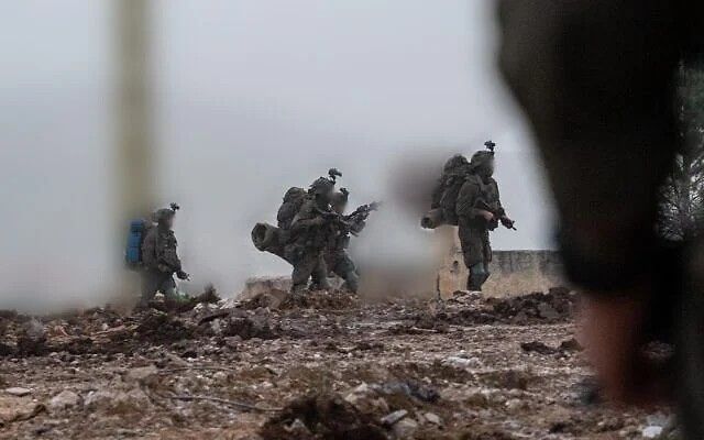 レバノン南部に投入されたイスラエル空挺部隊の隊員。［写真 イスラエル軍］