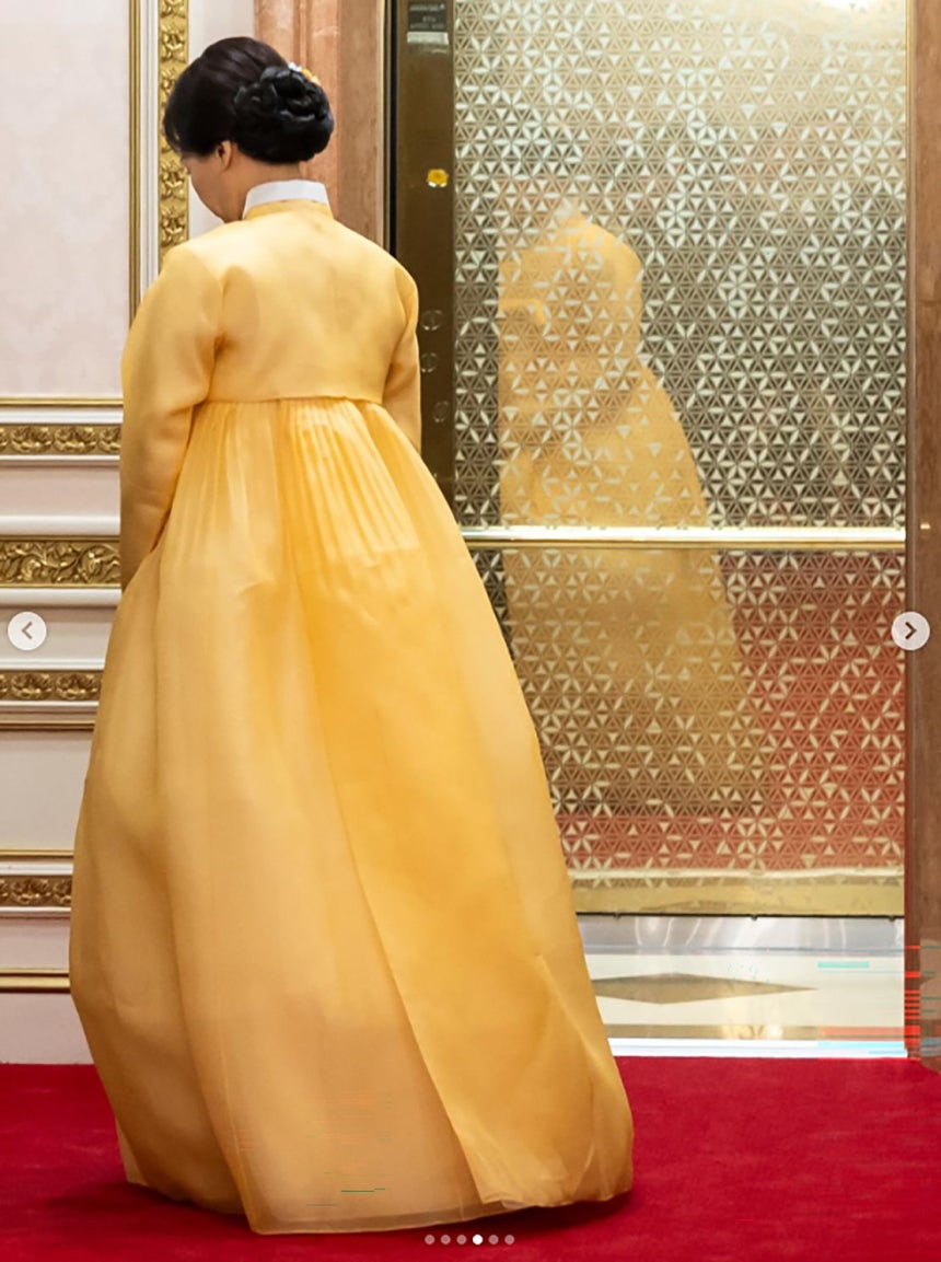 金恵景（キム・ヘギョン）夫人。［写真 フランス大統領府所属の写真家、アレクサンドラ・ルボン氏の6日のインスタグラムのキャプチャー］