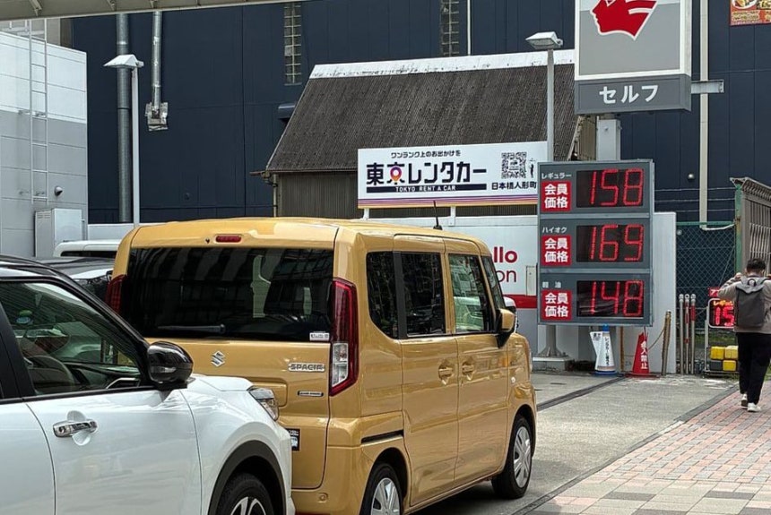 9日、東京都内のあるガソリンスタンド。1リットル当たりの価格はレギュラーガソリン158円、ハイオク169円、軽油148円となっている。ユ・ソンウン記者