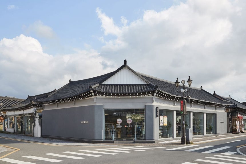 オリーブヤング慶州皇南（キョンジュ・ファンナム）店の全景。［写真 CJオリーブヤング］