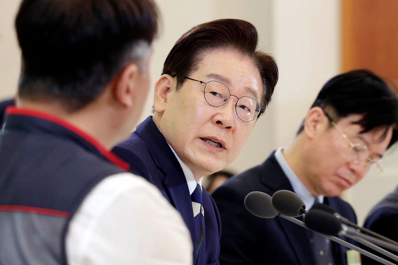 韓国の李在明（イ・ジェミョン）大統領が10日、青瓦台（チョンワデ）で開かれた民主労総招請懇談会で発言している。［聯合ニュース］