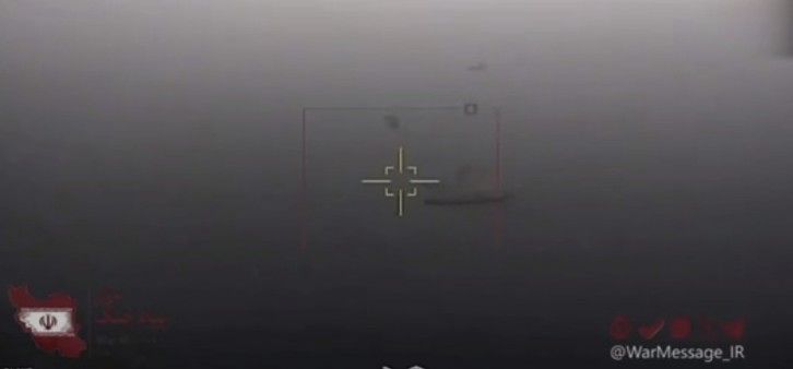 イランのイスラム革命防衛隊が、ホルムズ海峡の封鎖の動きに対して警告しながら公開したドローン映像。［写真 セパニュース・テレグラム キャプチャー］