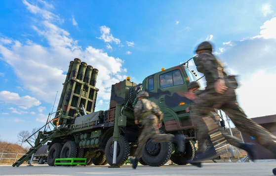 韓国産中距離地対空誘導武器（M－SAM）天弓II ［空軍提供］