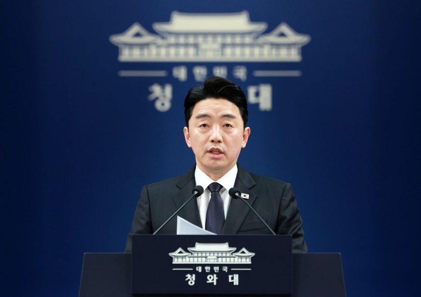  姜勲植大統領秘書室長