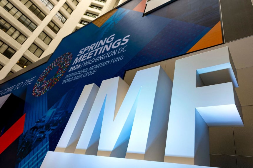 13日、国際通貨基金（IMF）・世界銀行グループ会議に向け米ワシントンDCのIMF本部に設置された舞台。［写真 AFP＝聯合ニュース］