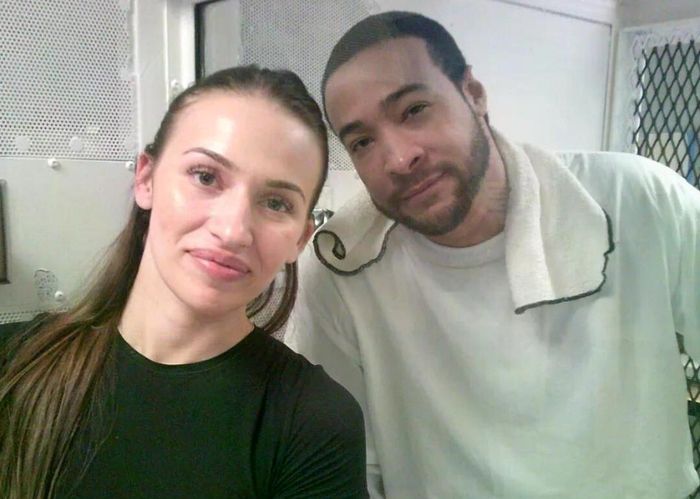  死刑囚ジェームズ・ブロードナックス（右）と結婚したティアナ・クラスニキさん。［写真 フェイスブック］