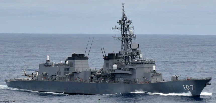 17日、中国人民解放軍がX（旧ツイッター）アカウントに日本海上自衛隊の護衛艦「いかづち」（雷、DD－107）の写真とともに移動時間帯を具体的に公開した。［写真 Xキャプチャー］