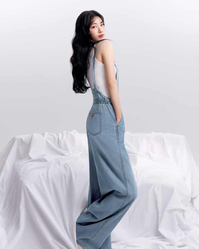 女優スジのデニムルックまとめ。［写真＝GUESS］