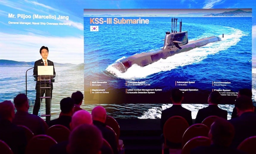 ハンファオーシャンがポーランドのワルシャワでポーランド海軍潜水艦現代化事業であるオルカプロジェクト参加に向け「張保皐Ⅲ」を紹介している。［写真 ハンファオーシャン］