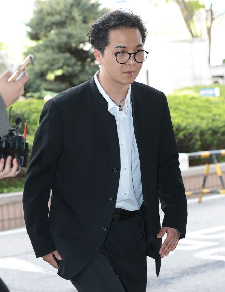 「服務怠慢」容疑を受けている歌手MINO（ミノ）ことソン・ミンホが21日、ソウル麻浦区（マポグ）のソウル西部地方法院（地裁に相当）で開かれた第1回公判に出席している。ニュース1